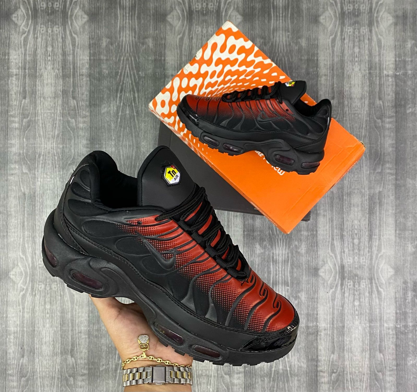 NIKE✔️TM Mt NEGRO ROJO